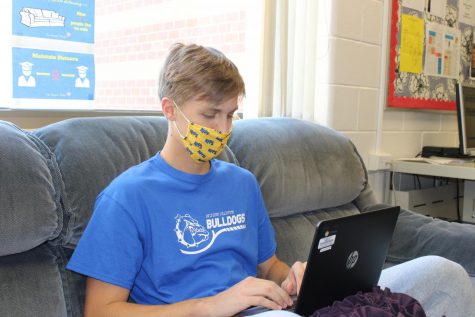 Senior Ethan Mercer uses a school-issued Chromebook, similar to that of the one he used while quarantining at home. 